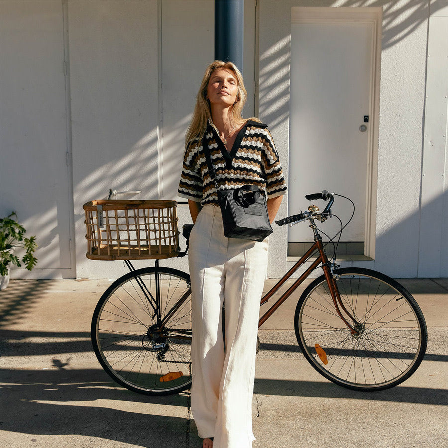 Crossbody - Monochrome